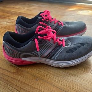 Brooks Connect Running Shoes